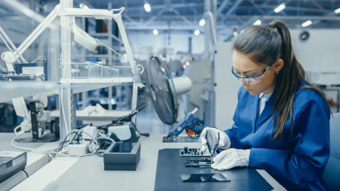 CNC-нің мезгіл өңдеу және белсенді инновациясы және дамуын іздеу